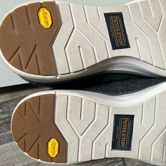 Pendleton Wool Sneaker shoe Dark Gray Lace Up vibram sole - Picture 6 of 7